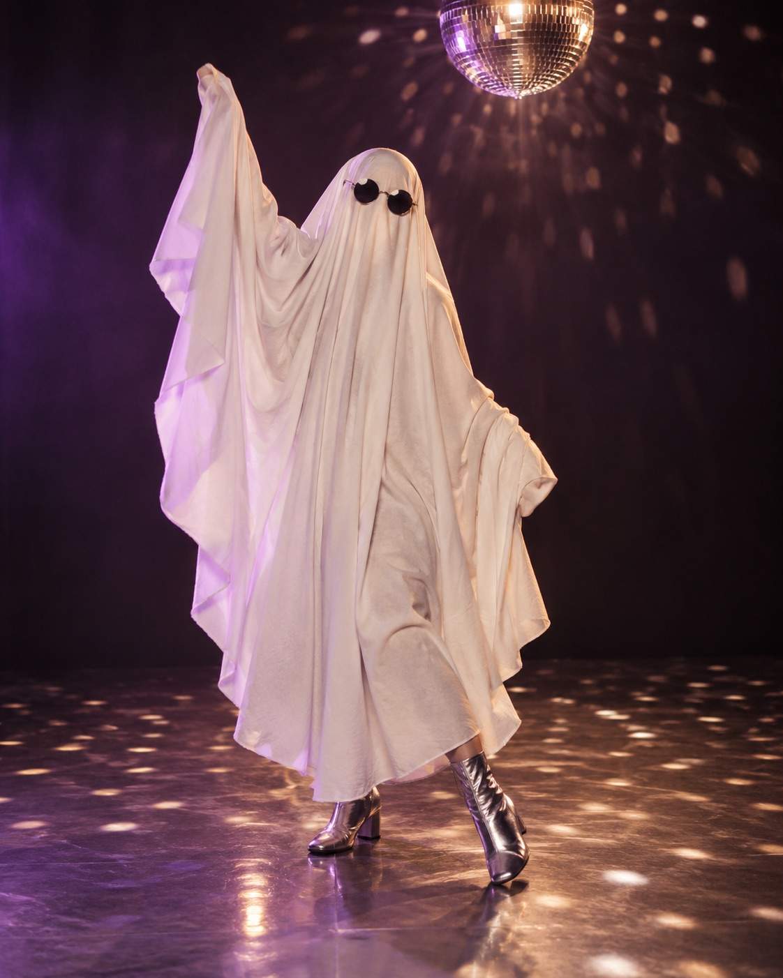 Halloween-Foto: Disco-Geist in Silberstiefeln
