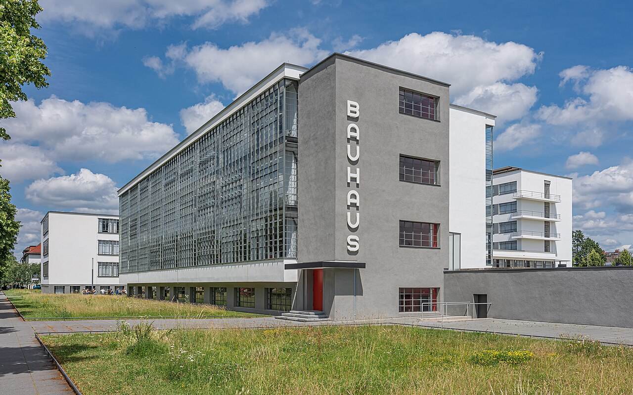 bauhaus dessau building designed by walter gropius